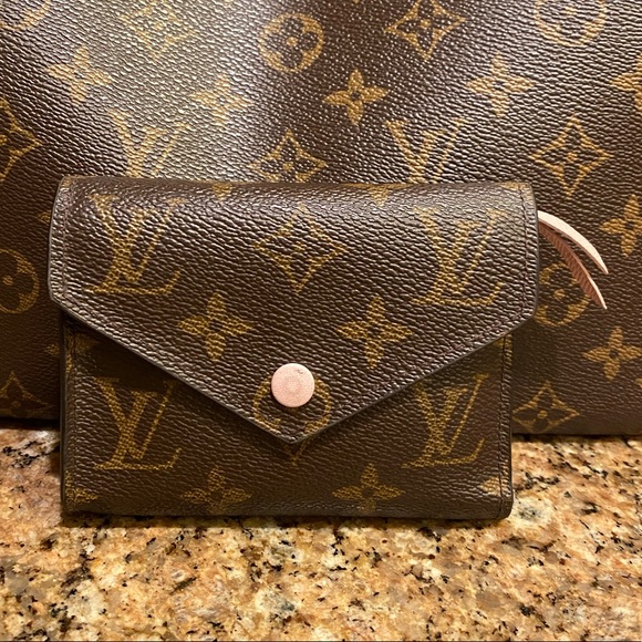 SOLD❤️Louis Vuitton Victorine wallet rose monogram - Picture 2 of 14